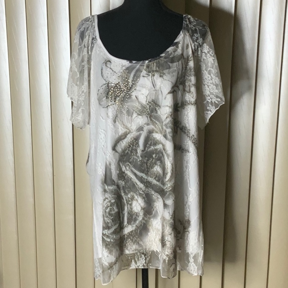 Wow,  lovely lace and patterned lined blouse. Never Worn.
